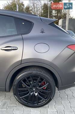 Внедорожник / Кроссовер Maserati Levante 2017 в 