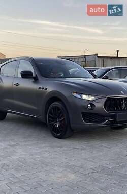 Внедорожник / Кроссовер Maserati Levante 2017 в 