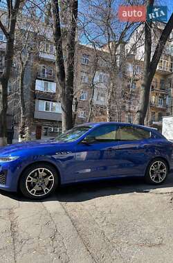 Внедорожник / Кроссовер Maserati Levante 2022 в 