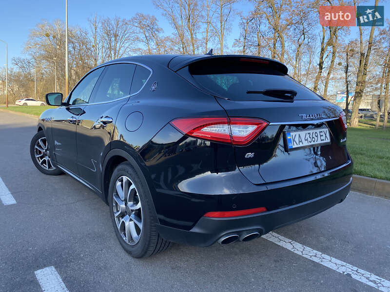 Внедорожник / Кроссовер Maserati Levante 2017 в Киеве