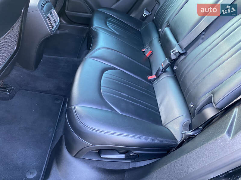 Внедорожник / Кроссовер Maserati Levante 2017 в Киеве
