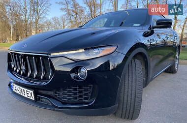 Внедорожник / Кроссовер Maserati Levante 2017 в Киеве