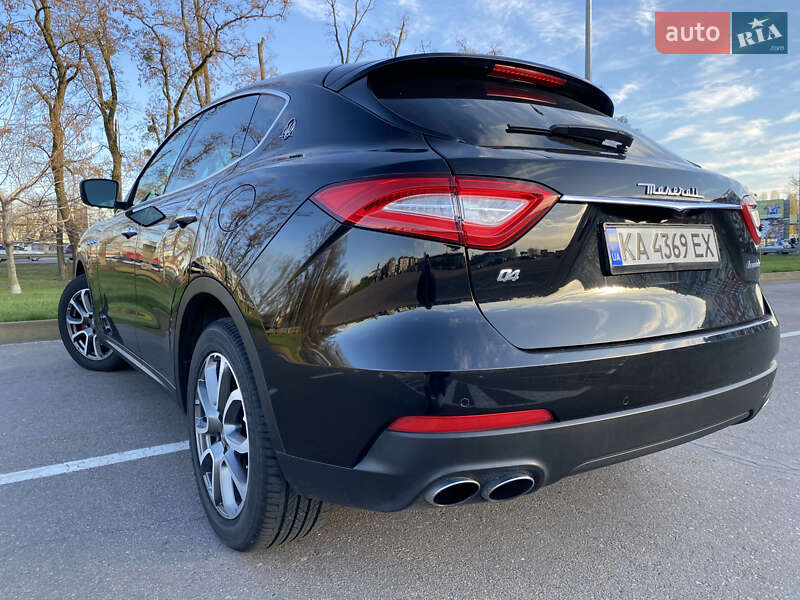 Внедорожник / Кроссовер Maserati Levante 2017 в Киеве