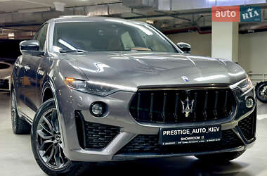 Позашляховик / Кросовер Maserati Levante 2022 в 