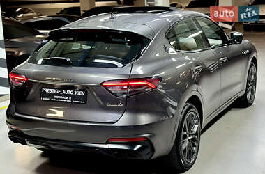 Позашляховик / Кросовер Maserati Levante 2022 в 