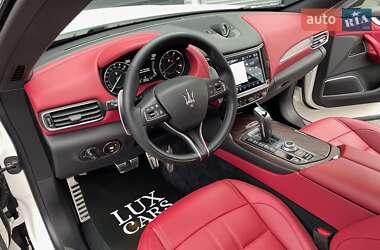 Позашляховик / Кросовер Maserati Levante 2022 в 