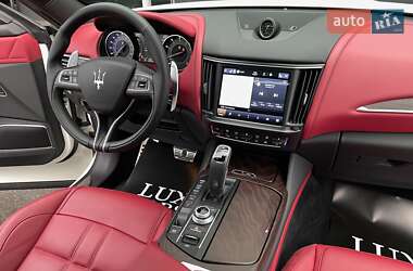 Позашляховик / Кросовер Maserati Levante 2022 в 