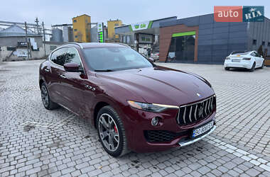 Внедорожник / Кроссовер Maserati Levante 2016 в Киеве