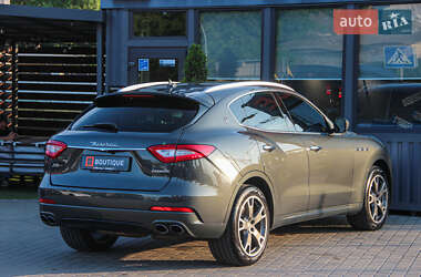 Позашляховик / Кросовер Maserati Levante 2017 в 