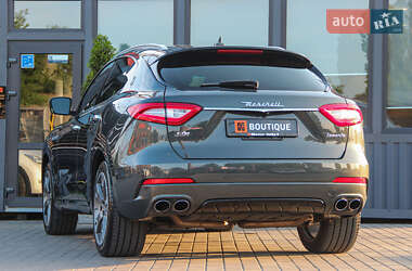 Позашляховик / Кросовер Maserati Levante 2017 в 