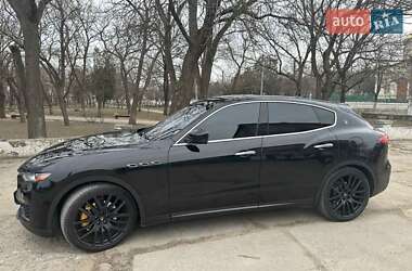 Внедорожник / Кроссовер Maserati Levante 2018 в 