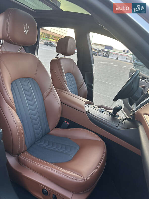 Внедорожник / Кроссовер Maserati Levante 2017 в Киеве