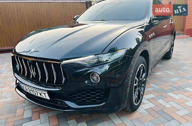 Внедорожник / Кроссовер Maserati Levante 2017 в Киеве