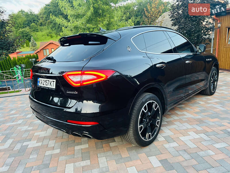 Внедорожник / Кроссовер Maserati Levante 2017 в Киеве