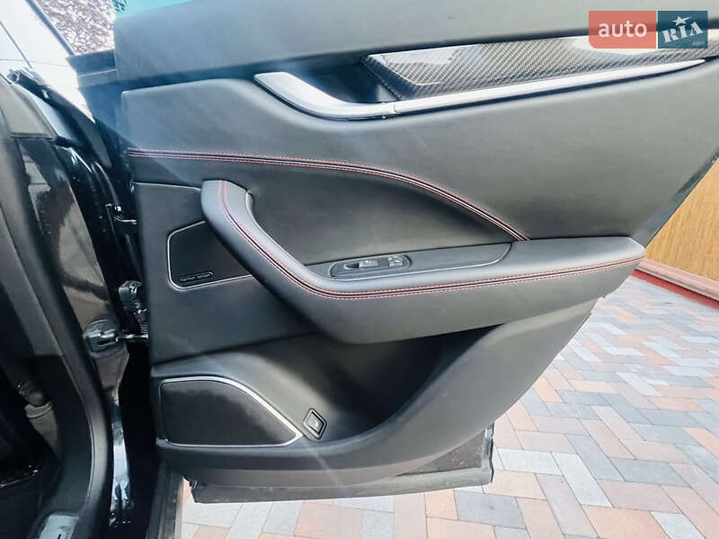 Внедорожник / Кроссовер Maserati Levante 2017 в Киеве