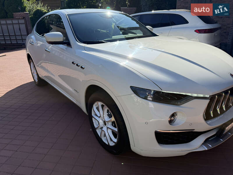Внедорожник / Кроссовер Maserati Levante 2019 в Киеве