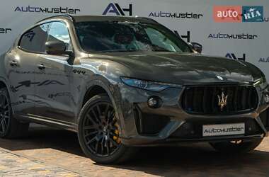 Внедорожник / Кроссовер Maserati Levante 2016 в Киеве