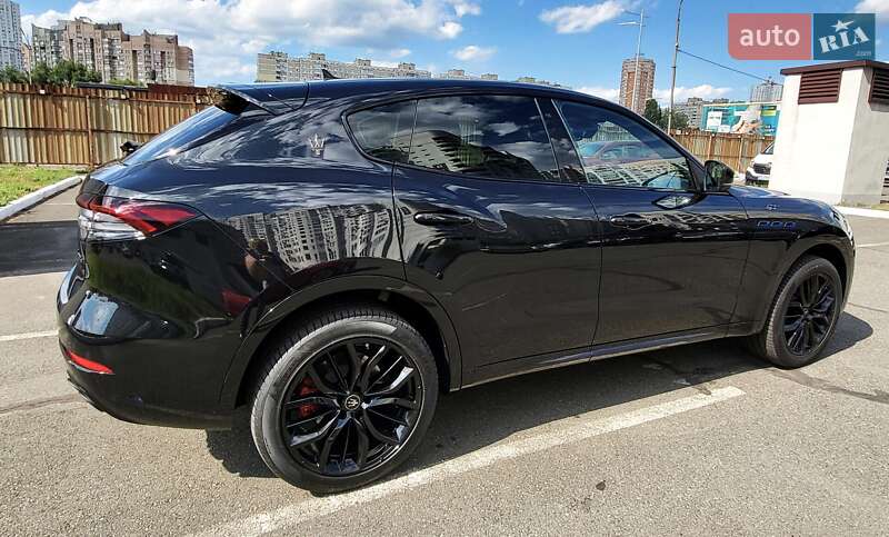Внедорожник / Кроссовер Maserati Levante 2021 в Киеве