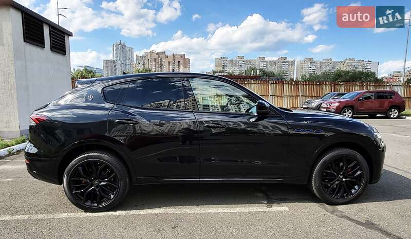 Внедорожник / Кроссовер Maserati Levante 2021 в Киеве