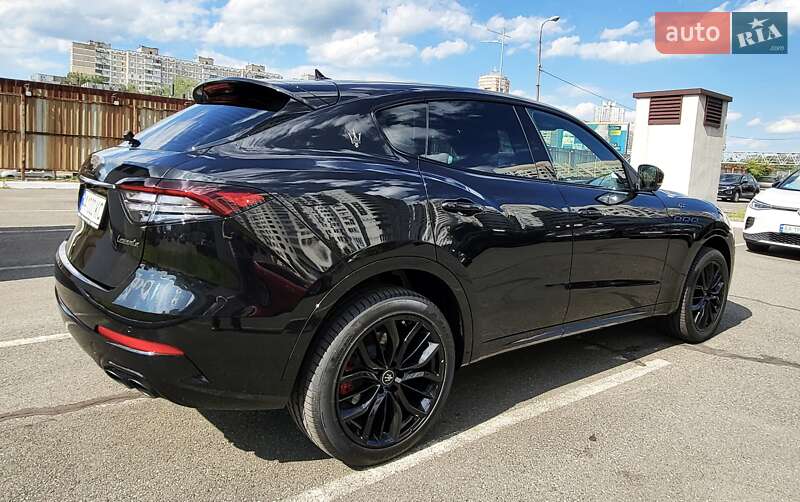 Внедорожник / Кроссовер Maserati Levante 2021 в Киеве