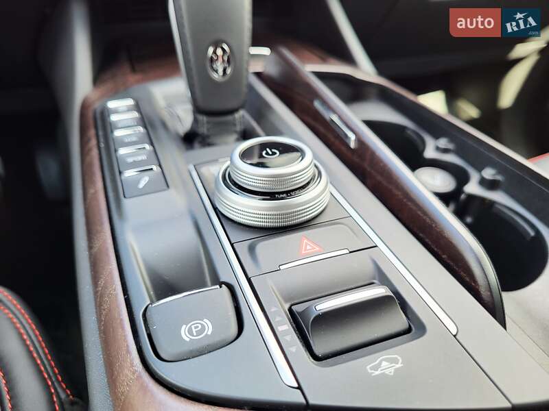Внедорожник / Кроссовер Maserati Levante 2021 в Киеве