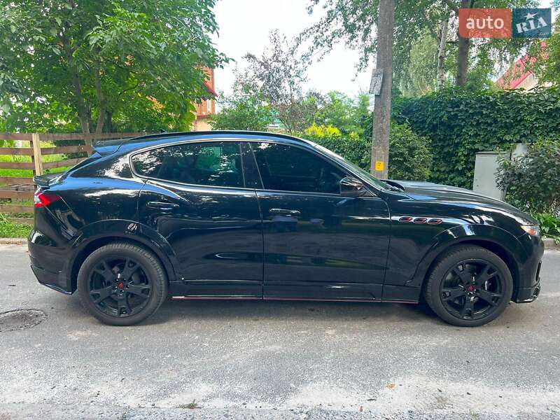 Внедорожник / Кроссовер Maserati Levante 2017 в Киеве