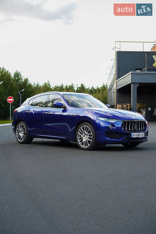 Внедорожник / Кроссовер Maserati Levante 2016 в Киеве