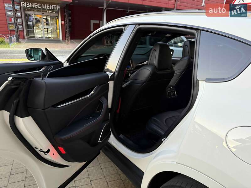 Внедорожник / Кроссовер Maserati Levante 2018 в Львове