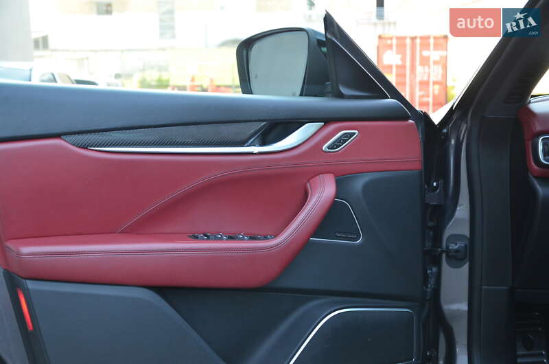 Позашляховик / Кросовер Maserati Levante 2017 в Києві