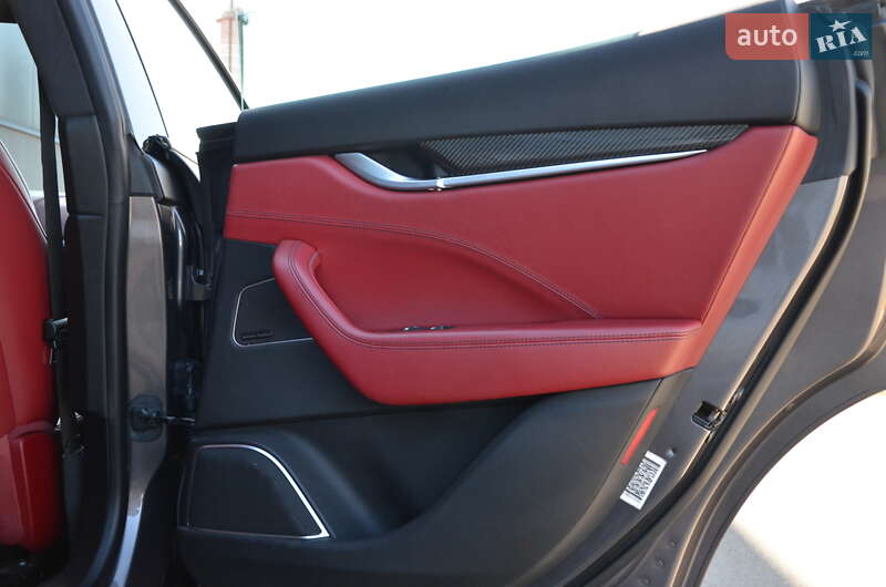 Позашляховик / Кросовер Maserati Levante 2017 в Києві