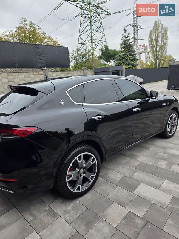 Внедорожник / Кроссовер Maserati Levante 2021 в Киеве