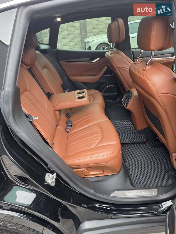 Внедорожник / Кроссовер Maserati Levante 2021 в Киеве