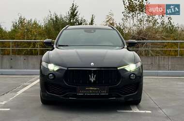Внедорожник / Кроссовер Maserati Levante 2018 в  фото 5 Внедорожник / Кроссовер Maserati Levante 2018 в