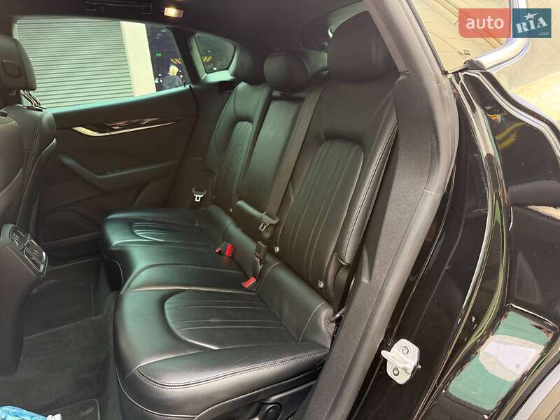 Внедорожник / Кроссовер Maserati Levante 2017 в Киеве