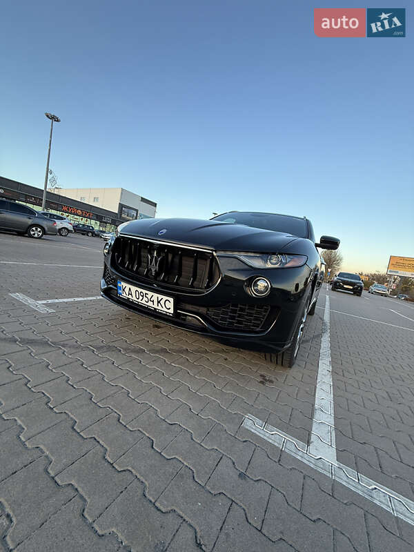 Внедорожник / Кроссовер Maserati Levante 2018 в Киеве