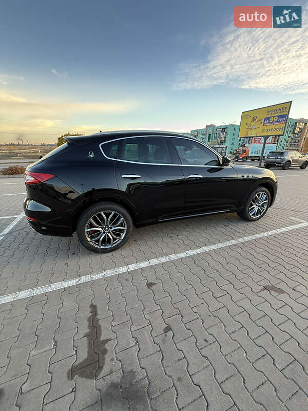 Внедорожник / Кроссовер Maserati Levante 2018 в Киеве