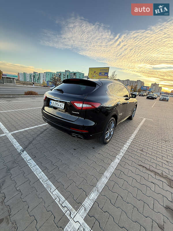 Внедорожник / Кроссовер Maserati Levante 2018 в Киеве