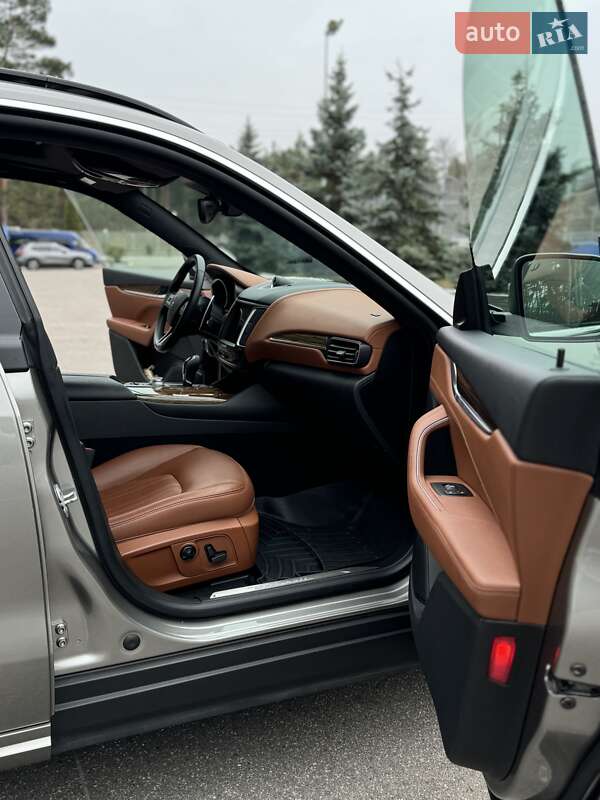 Позашляховик / Кросовер Maserati Levante 2017 в Києві