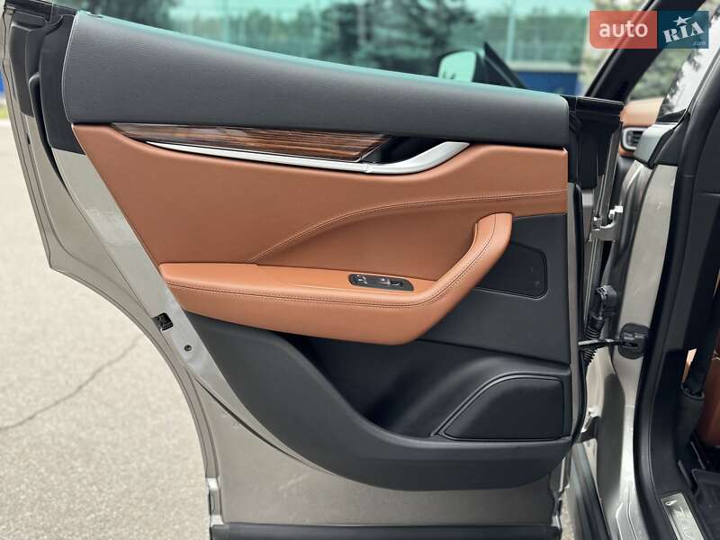 Позашляховик / Кросовер Maserati Levante 2017 в Києві