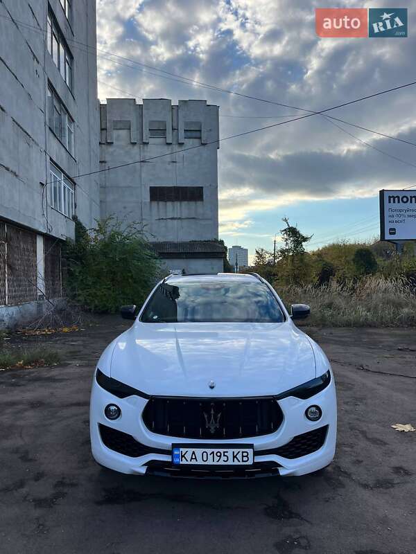 Позашляховик / Кросовер Maserati Levante 2016 в Києві