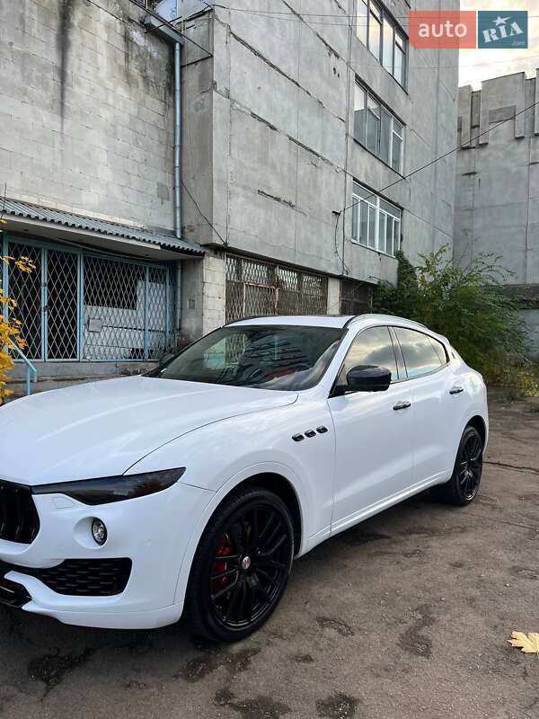 Позашляховик / Кросовер Maserati Levante 2016 в Києві