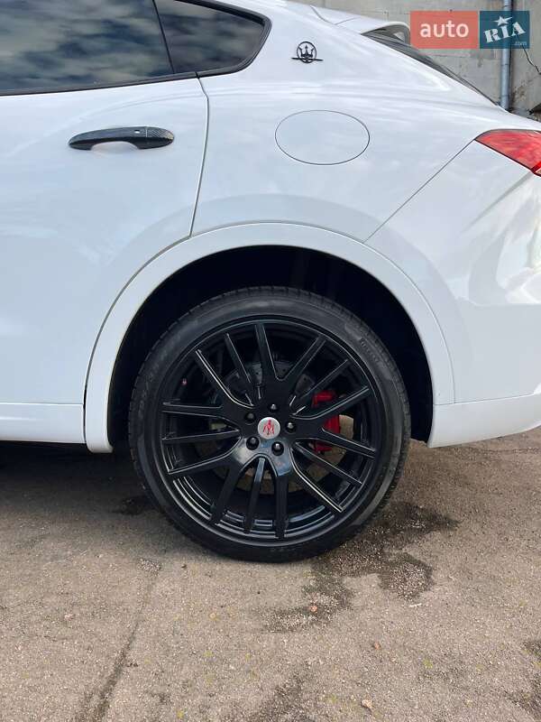 Позашляховик / Кросовер Maserati Levante 2016 в Києві