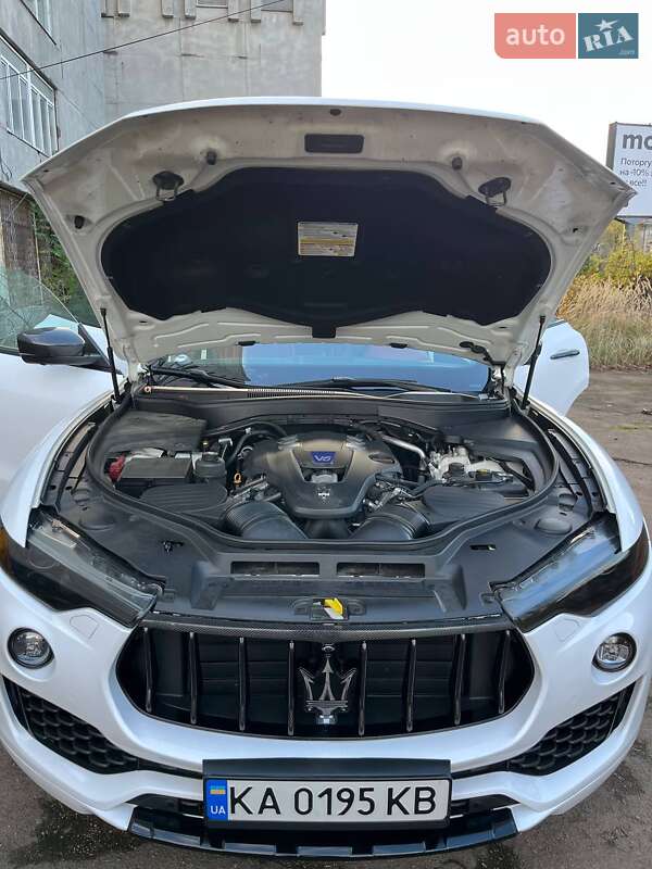 Позашляховик / Кросовер Maserati Levante 2016 в Києві