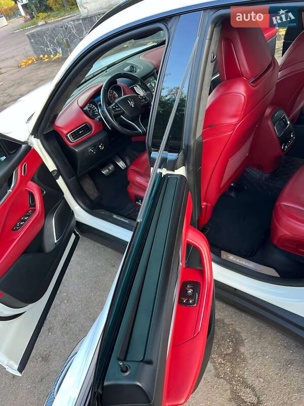 Позашляховик / Кросовер Maserati Levante 2016 в Києві