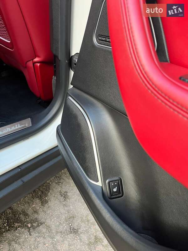 Позашляховик / Кросовер Maserati Levante 2016 в Києві