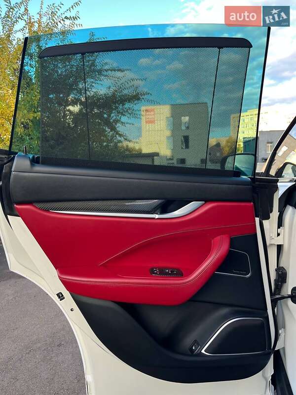 Позашляховик / Кросовер Maserati Levante 2016 в Києві