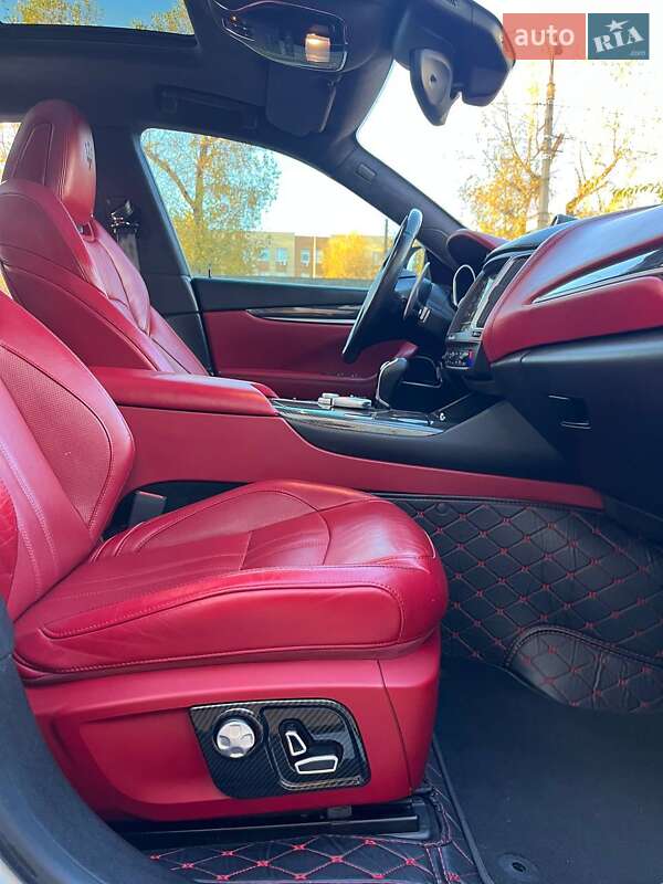 Позашляховик / Кросовер Maserati Levante 2016 в Києві