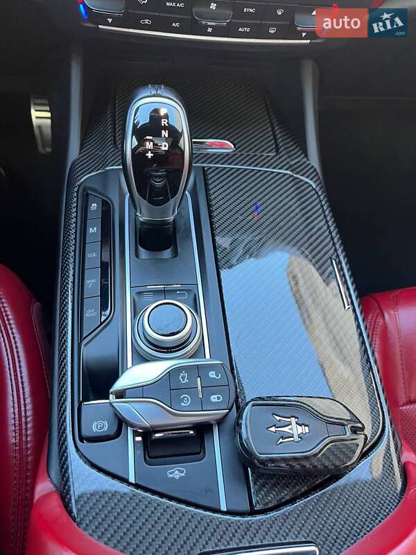 Позашляховик / Кросовер Maserati Levante 2016 в Києві