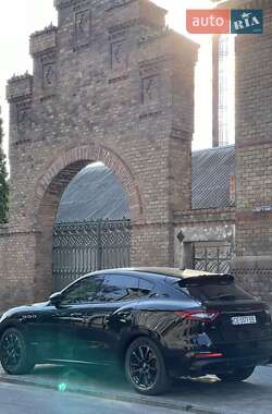 Позашляховик / Кросовер Maserati Levante 2019 в Чернівцях