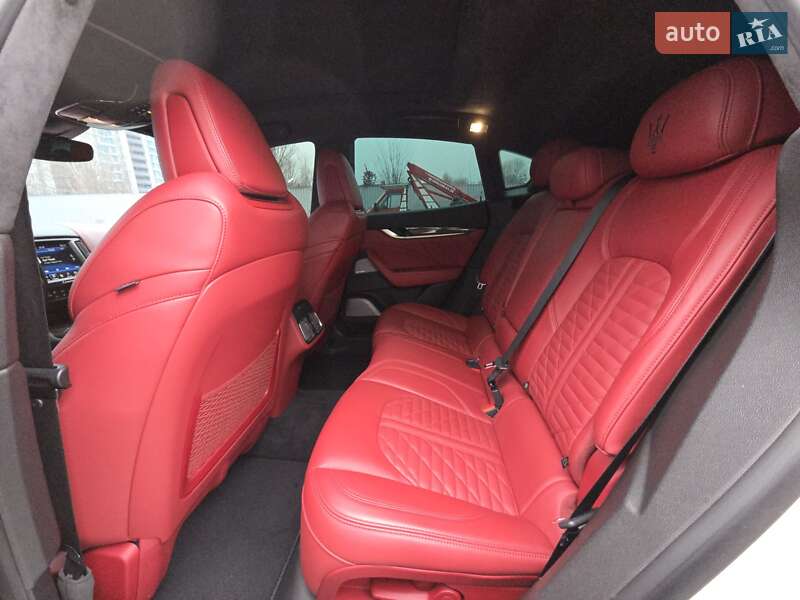 Позашляховик / Кросовер Maserati Levante 2018 в Києві